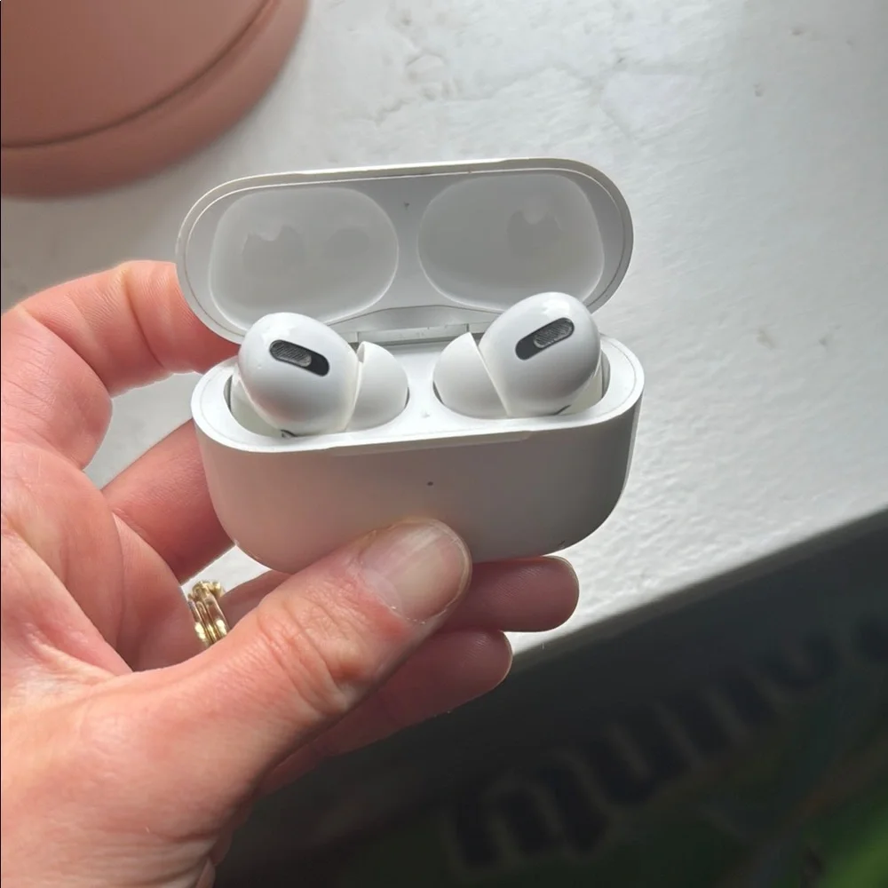 Apple AirPods Pro 1st Gen
